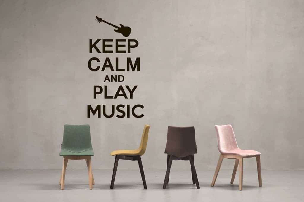 Виниловая наклейка "Keep calm and play music"