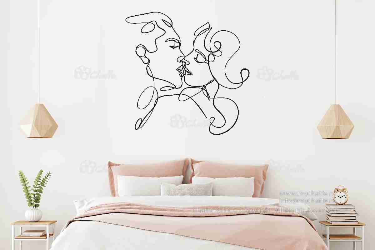 Виниловая наклейка на стену Поцелуй (линии) купить