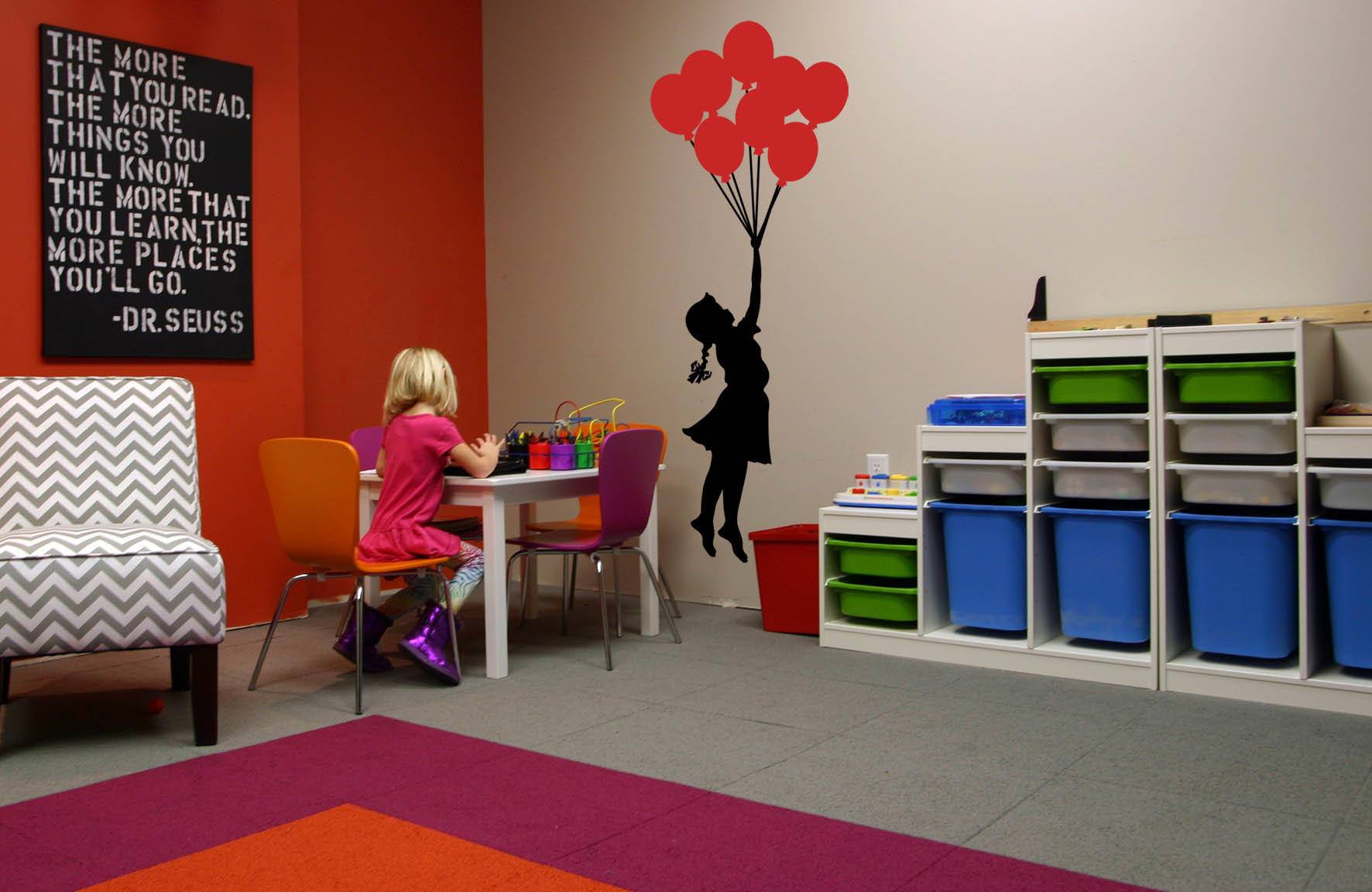 Дизайнерская наклейка на стену Девочка с шариками (2 цвета)
