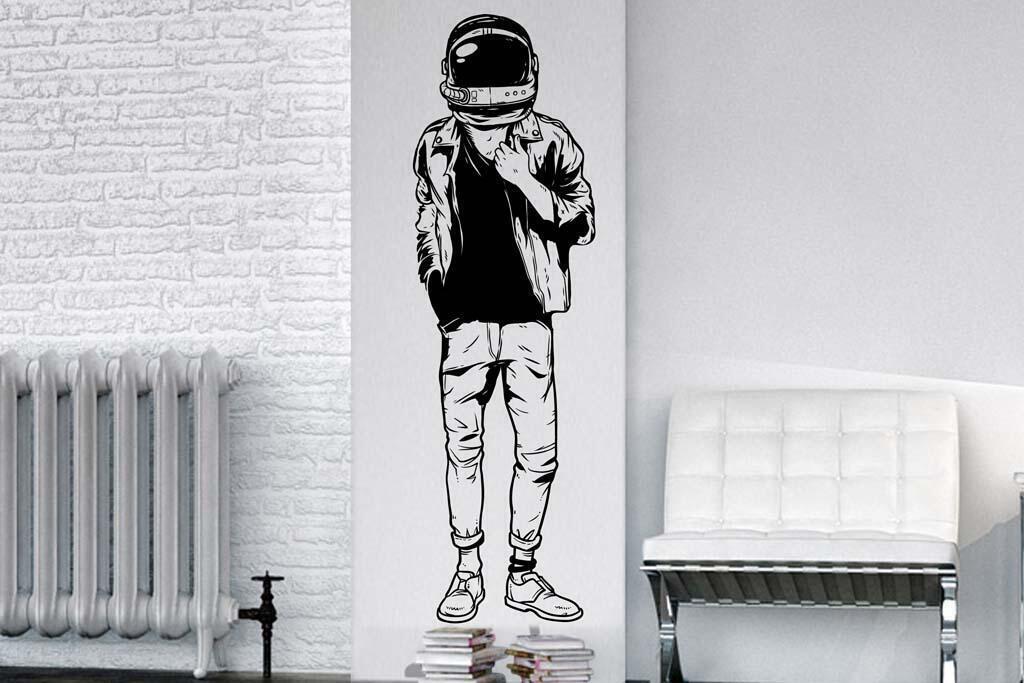 Дизайнерская наклейка на стену Космонавт_Мечты о космосе